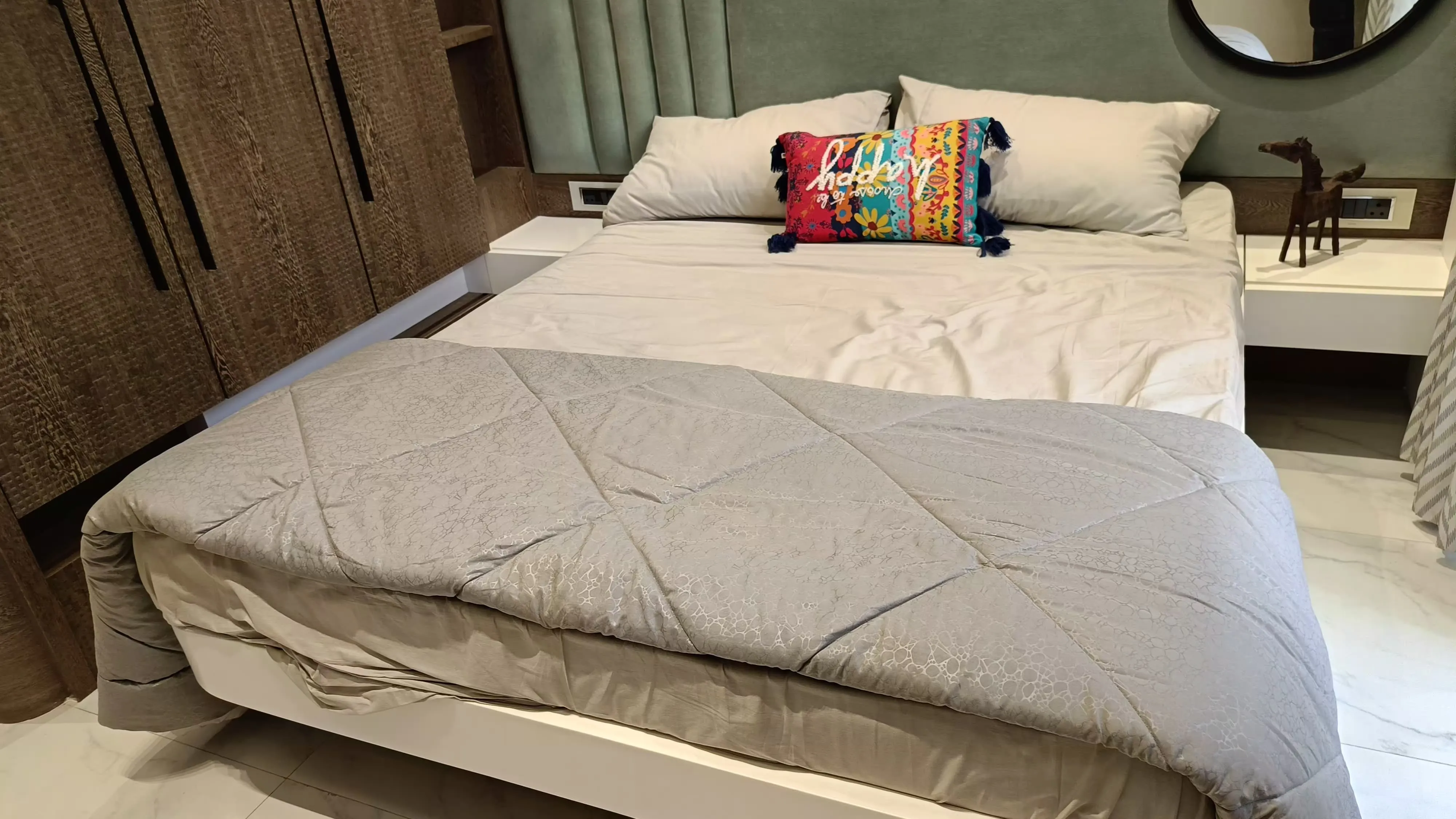 mohan Alcoves bedroom
